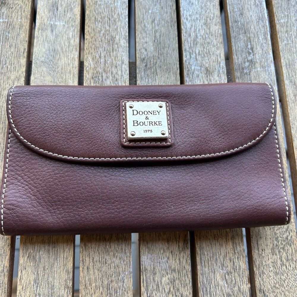 Dooney Burke wallet brown leather 8"x4" credit‎ card snap